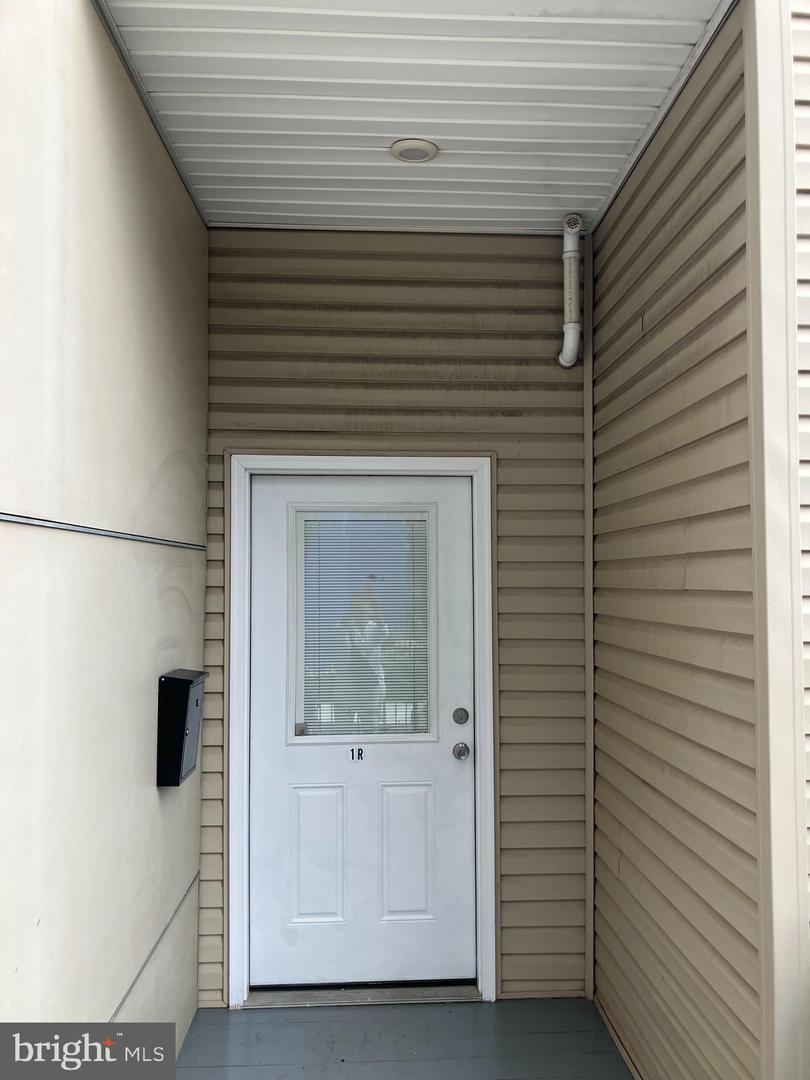 434 S 52nd St #1r Property Photo 8