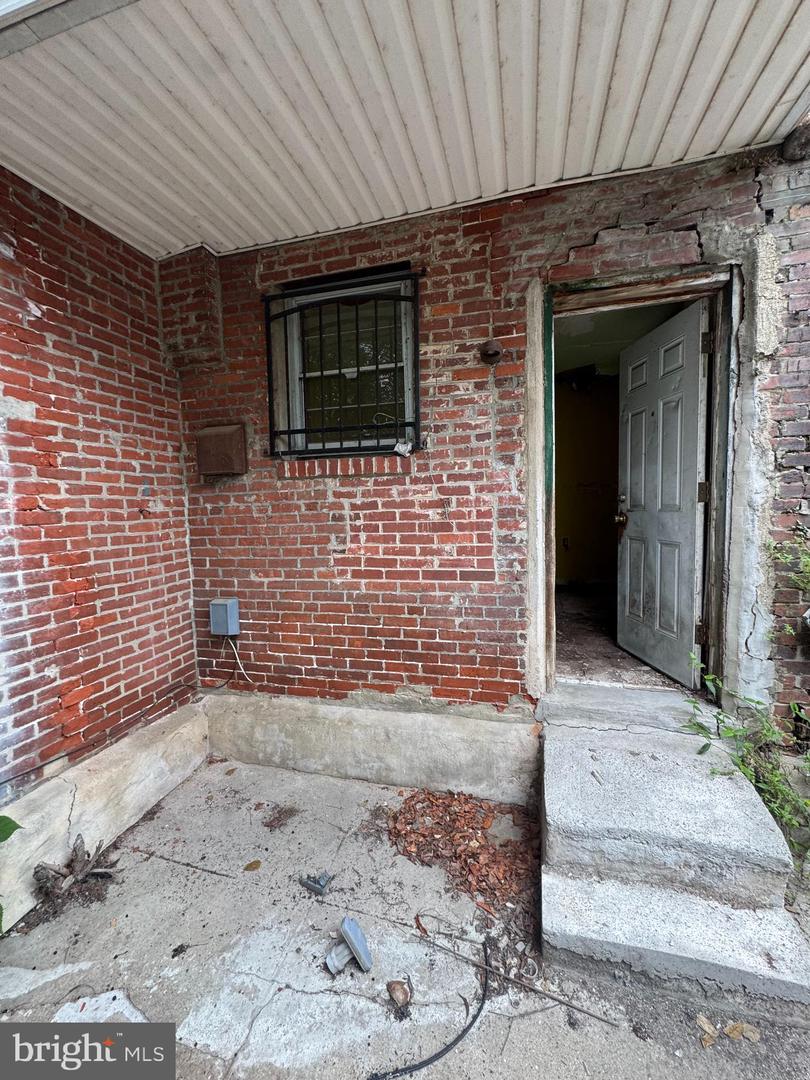 2022 S Simpson St Property Photo 8