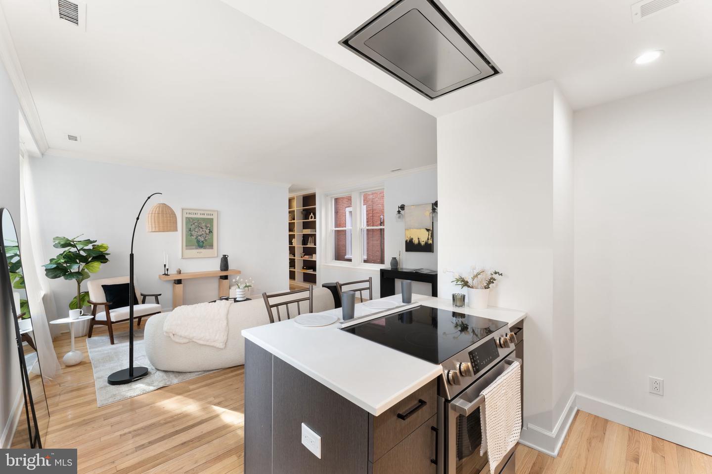 242 S 13th St #e Property Photo 3