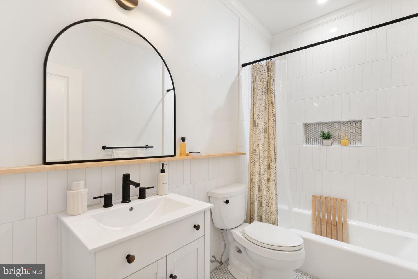 242 S 13th St #e Property Photo 13
