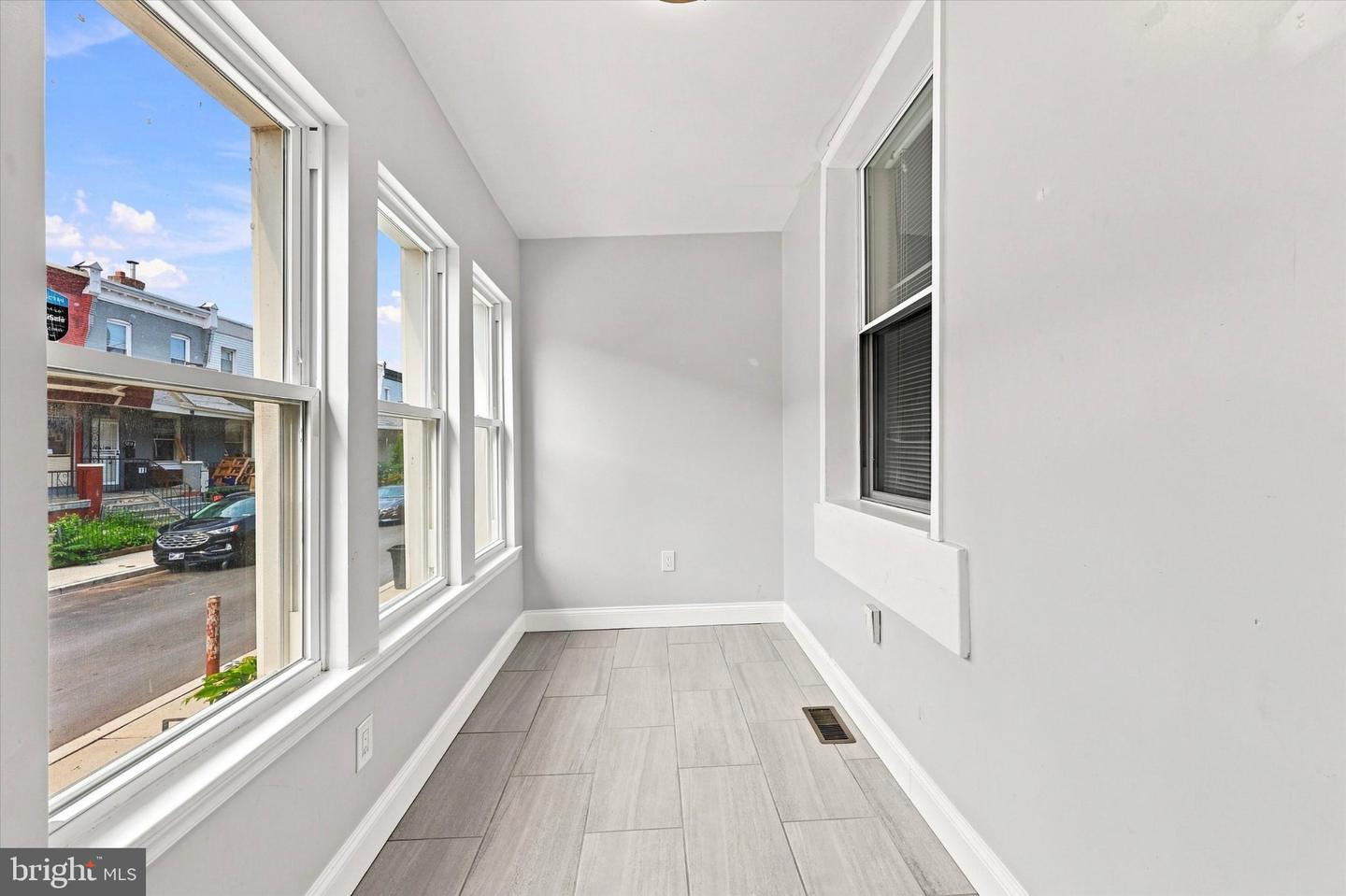 5223 Addison St Property Photo 2
