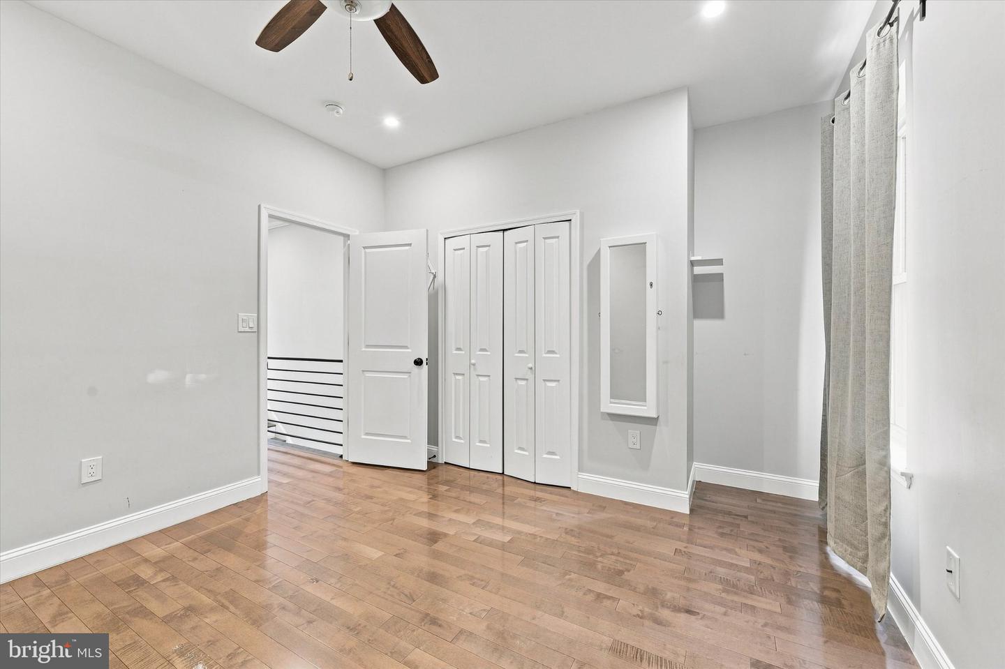 5223 Addison St Property Photo 11