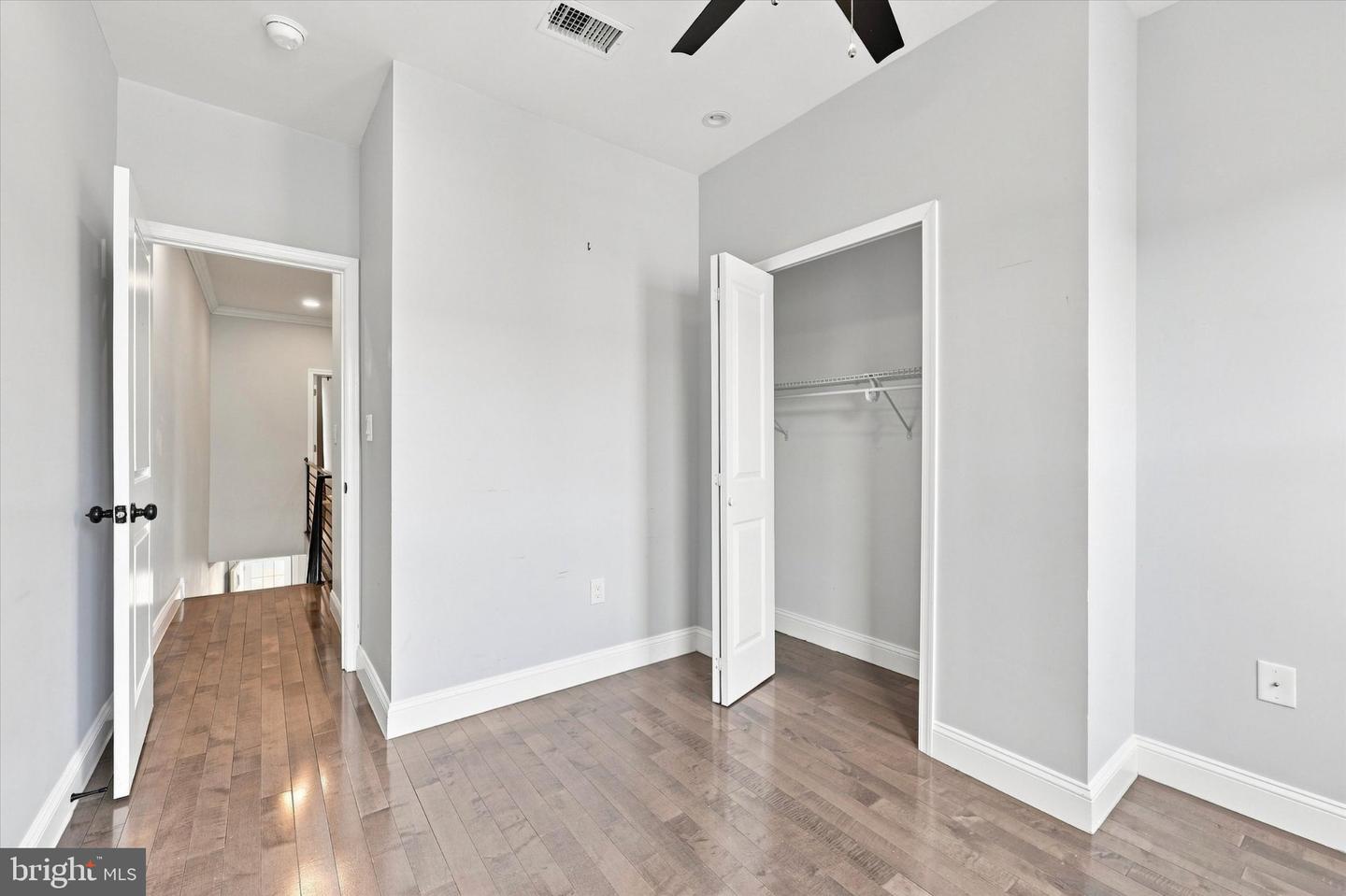 5223 Addison St Property Photo 13