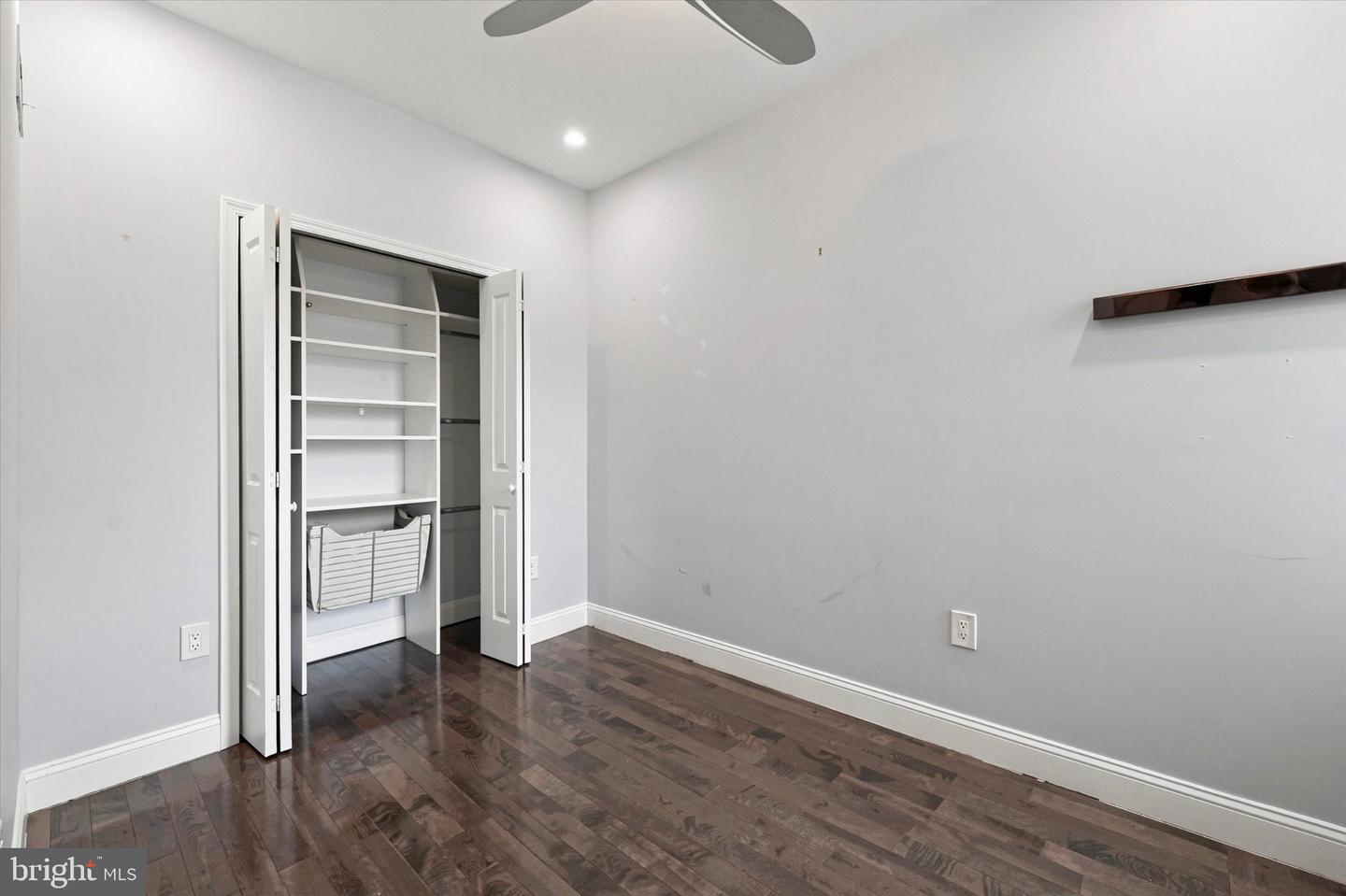 5223 Addison St Property Photo 14