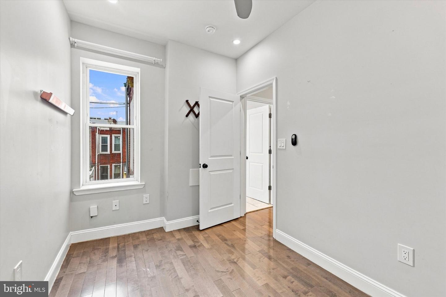 5223 Addison St Property Photo 15