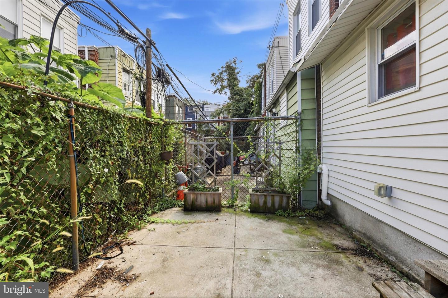 5223 Addison St Property Photo 16