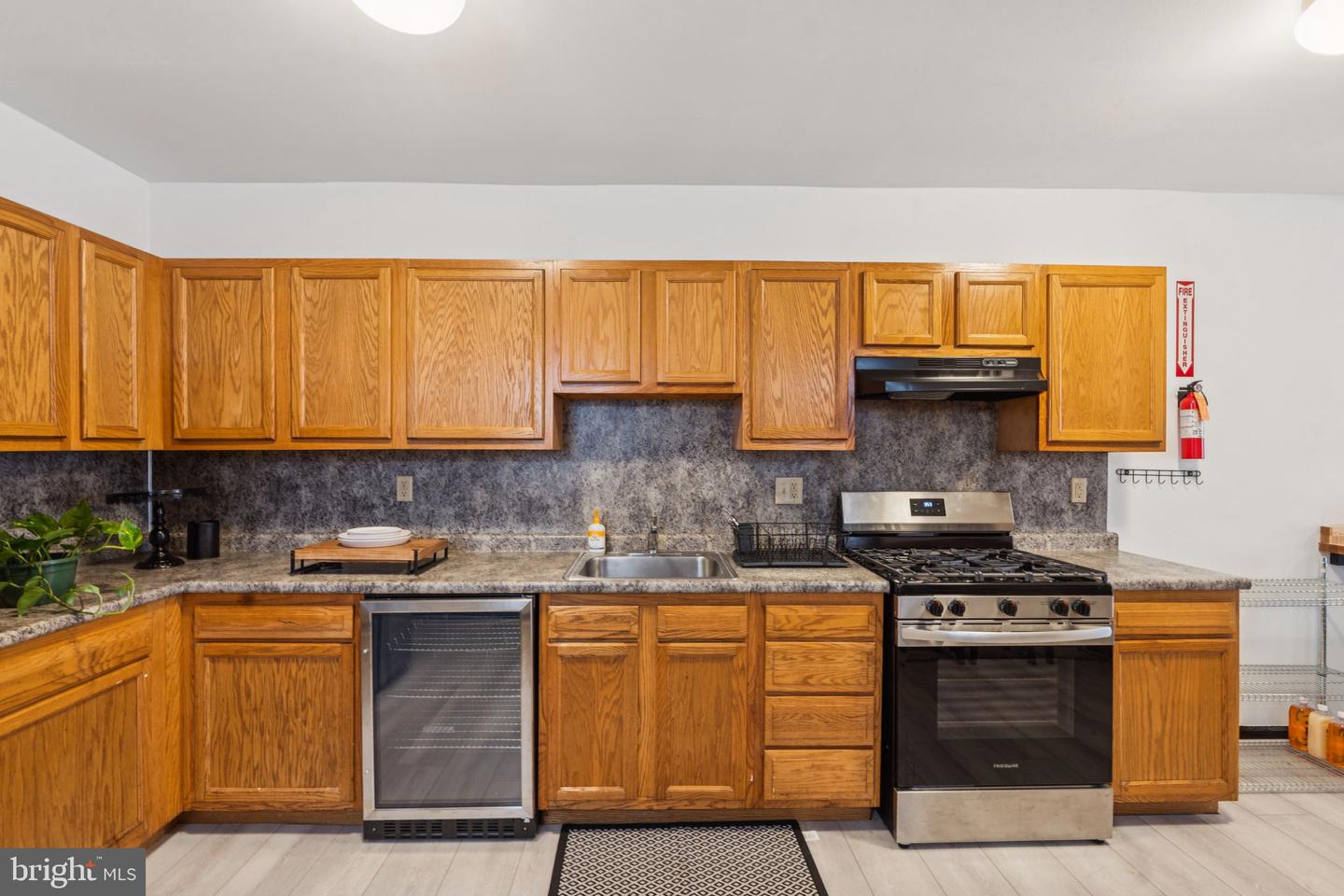1630 N Willington Property Photo 11