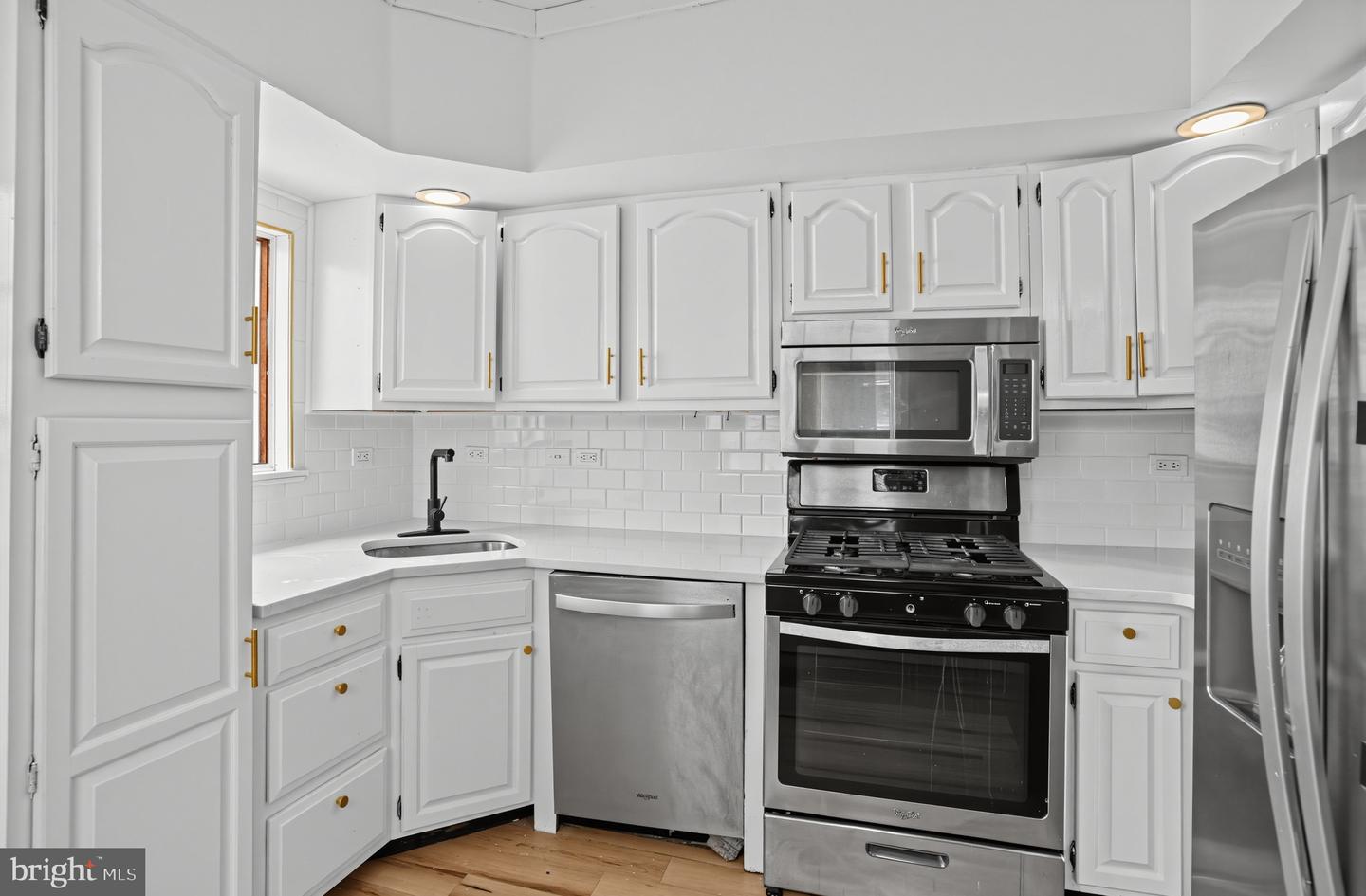 3028 Mercer St Property Photo 10