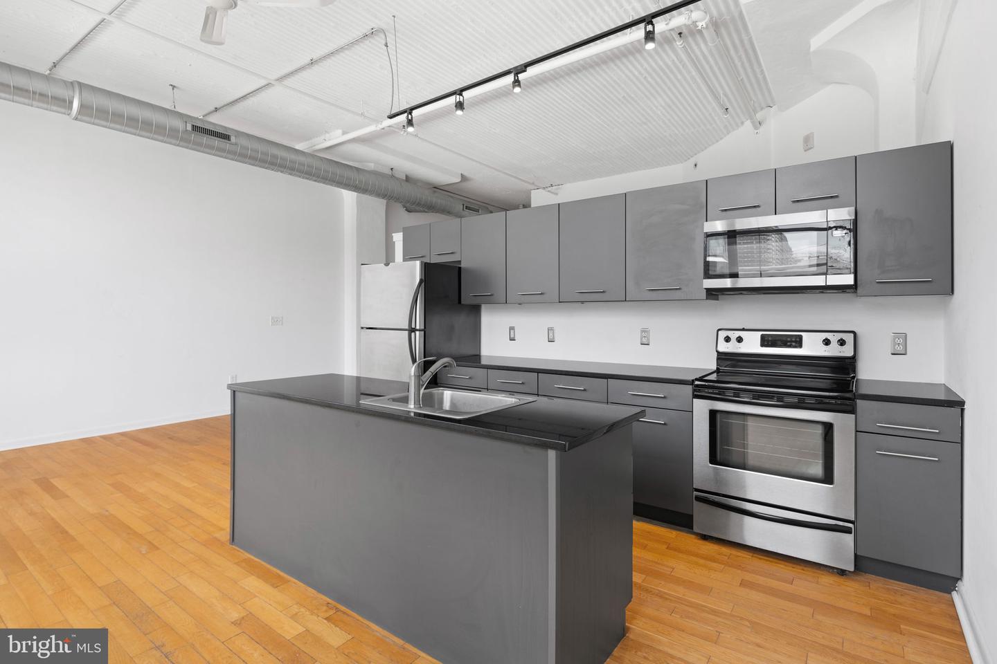 2200-28 Arch St #505 Property Photo 15