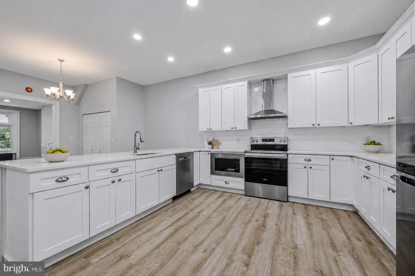 1212 N 59th St Property Photo 9