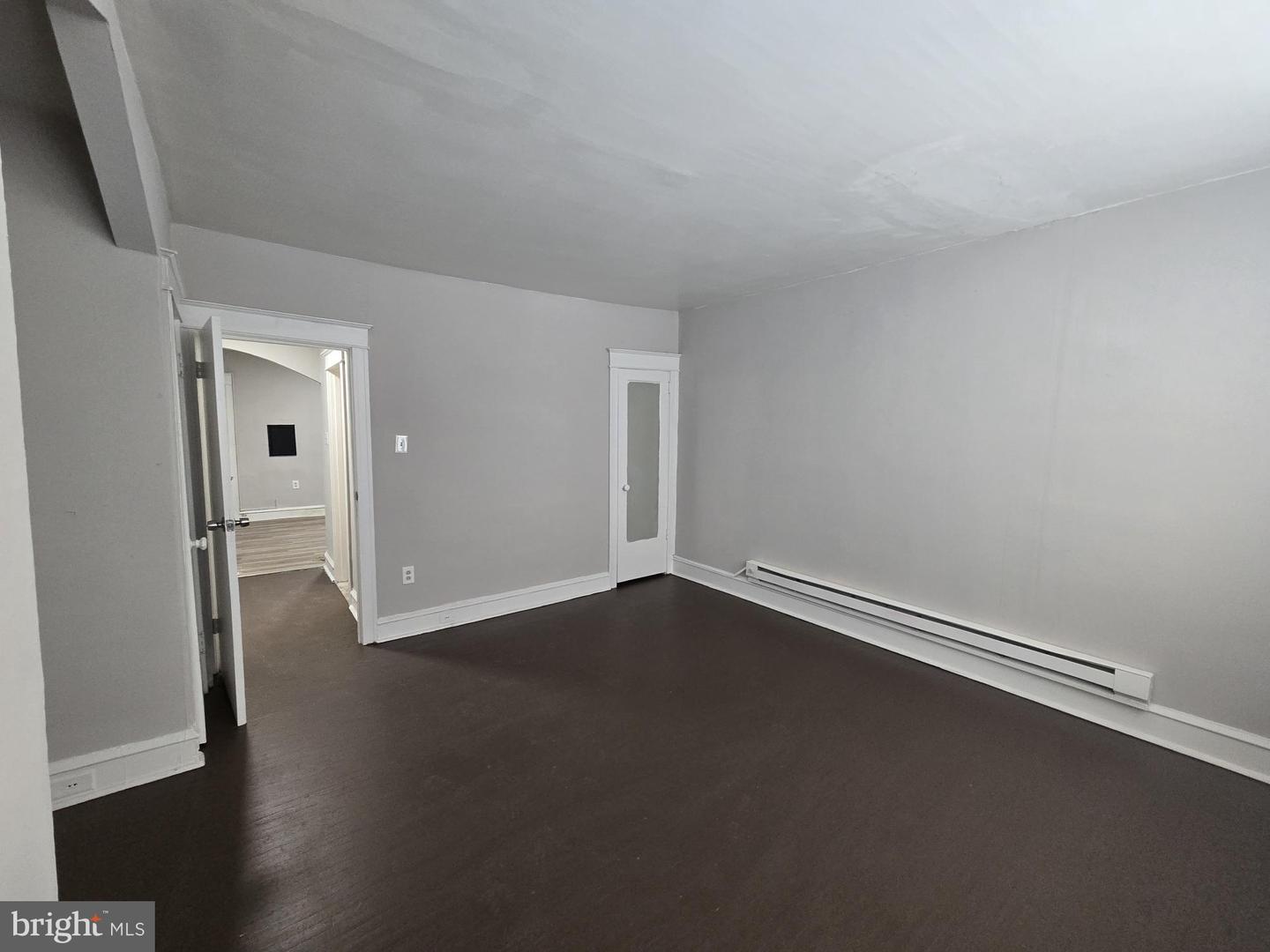 5206 Euclid St #2nd Floor Property Photo 4