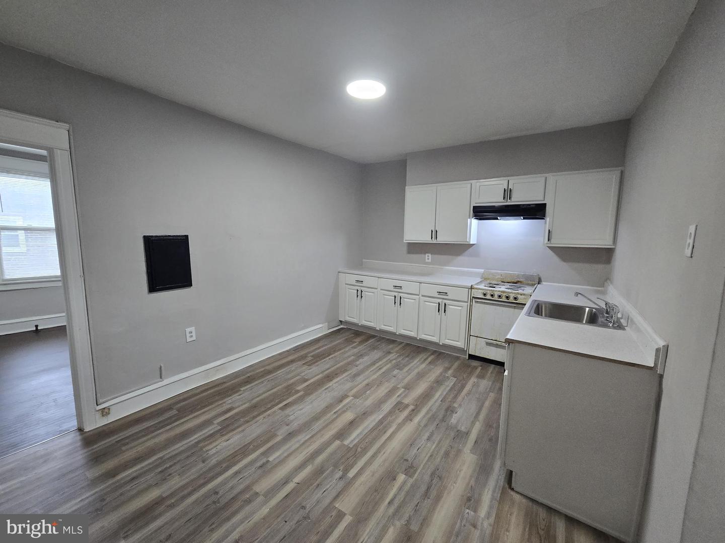 5206 Euclid St #2nd Floor Property Photo 7