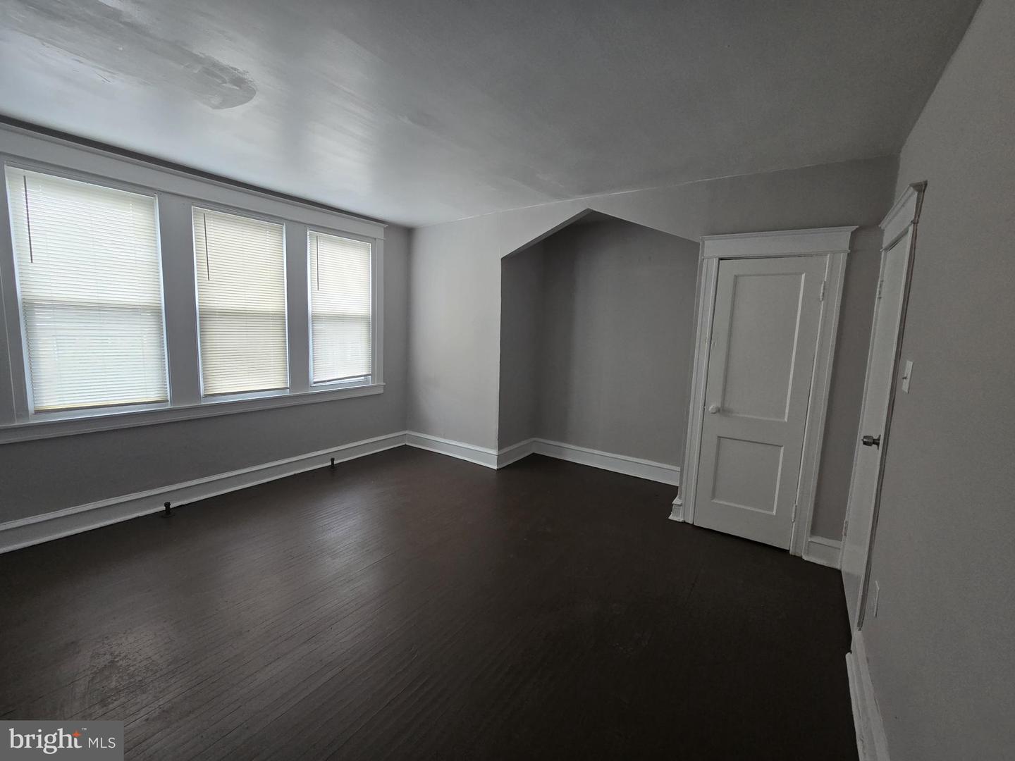 5206 Euclid St #2nd Floor Property Photo 13