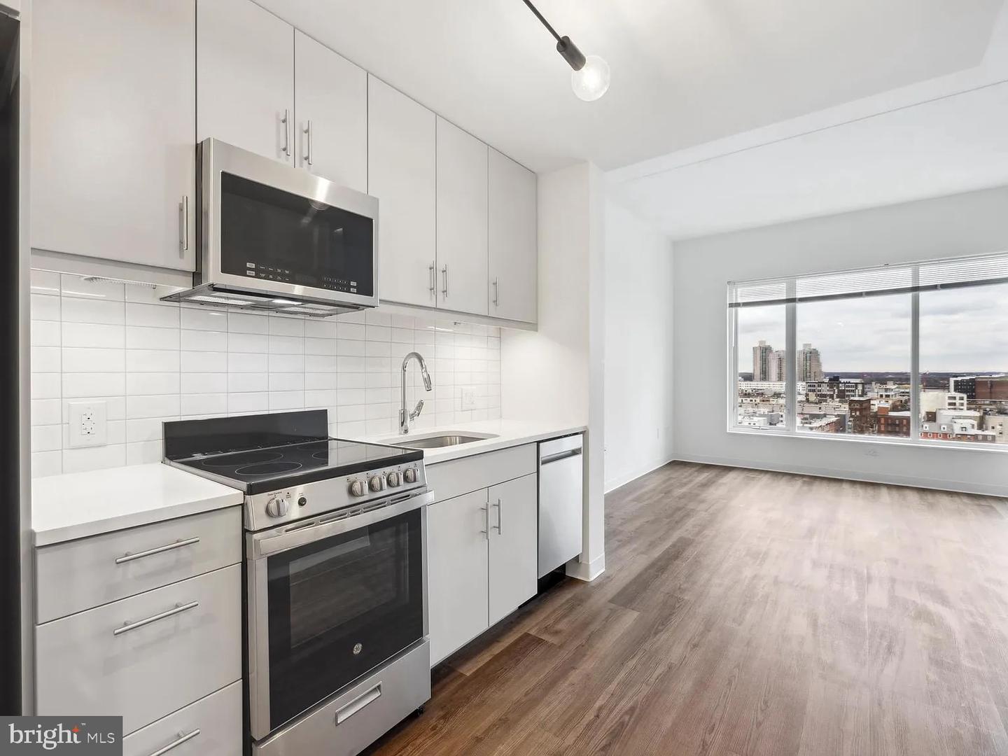569 N 5TH STREET #203 Property Photo 1