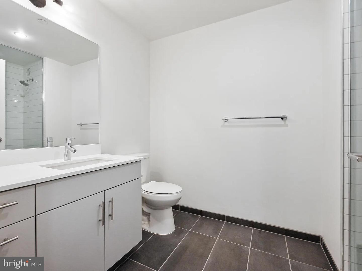 569 N 5th Street #203 Property Photo 5