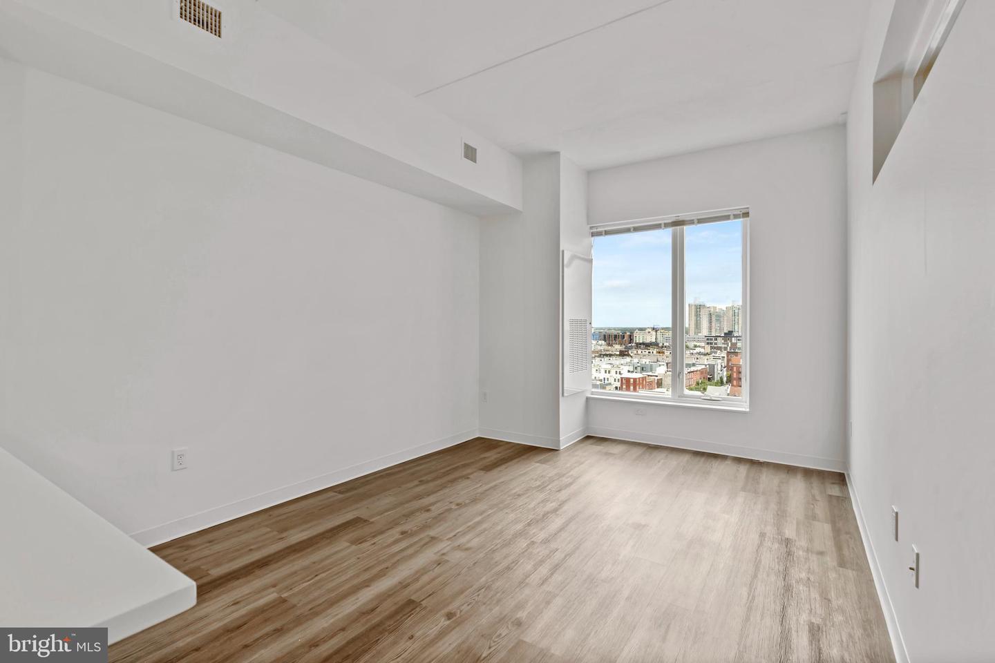 569 N 5th Street #922 Property Photo 6