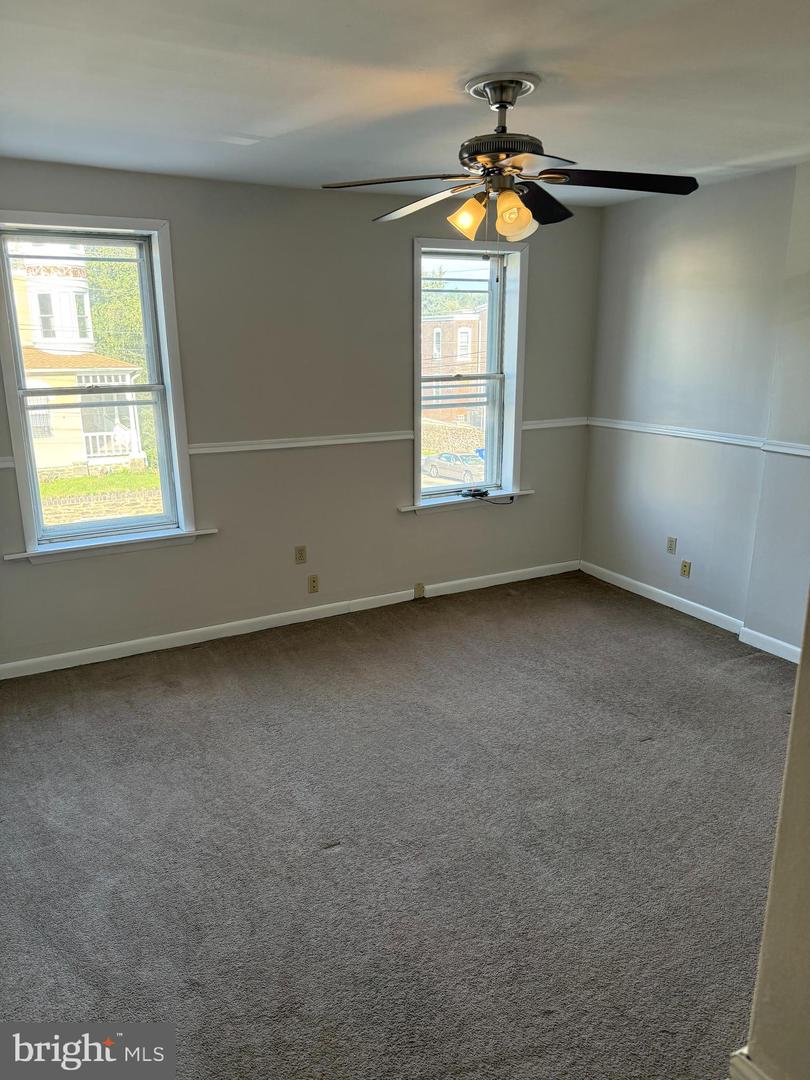 5536 Ridge Ave Property Photo 6
