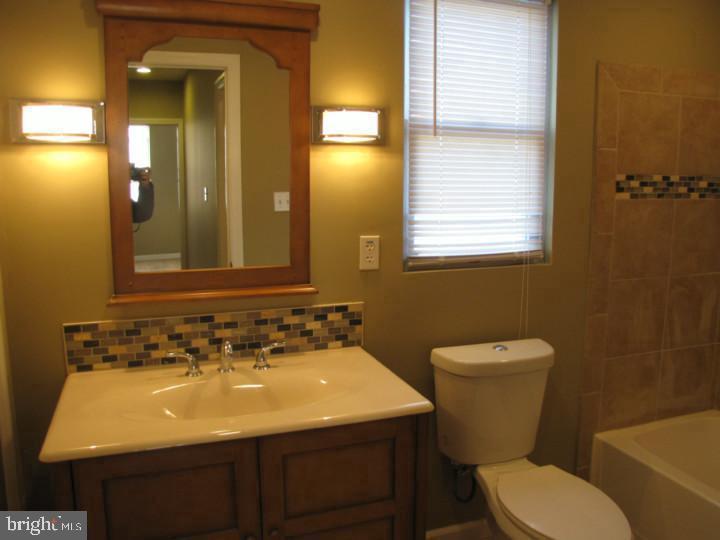 2307 E Harold St Property Photo 8