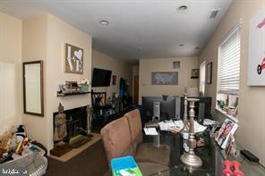 2047 Green St Property Photo 12