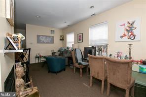 2047 Green St Property Photo 13