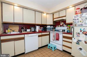2047 Green St Property Photo 14
