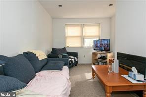 2047 Green St Property Photo 27