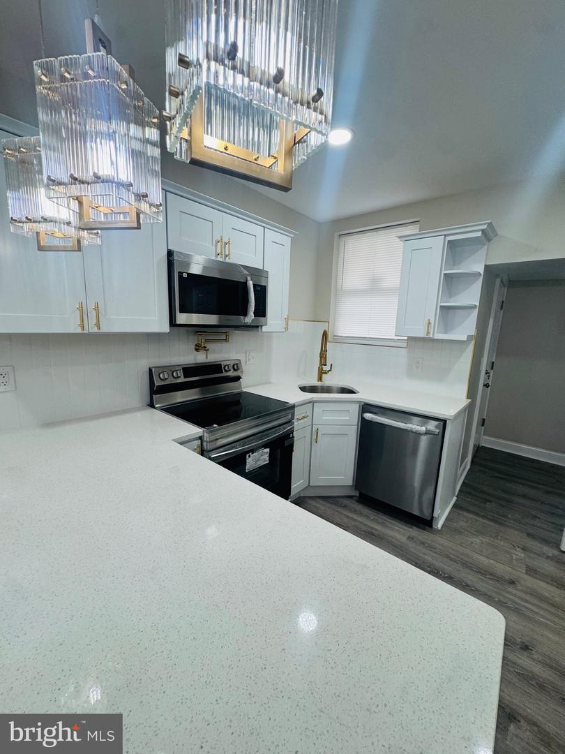 1840 73rd Ave Property Photo 10