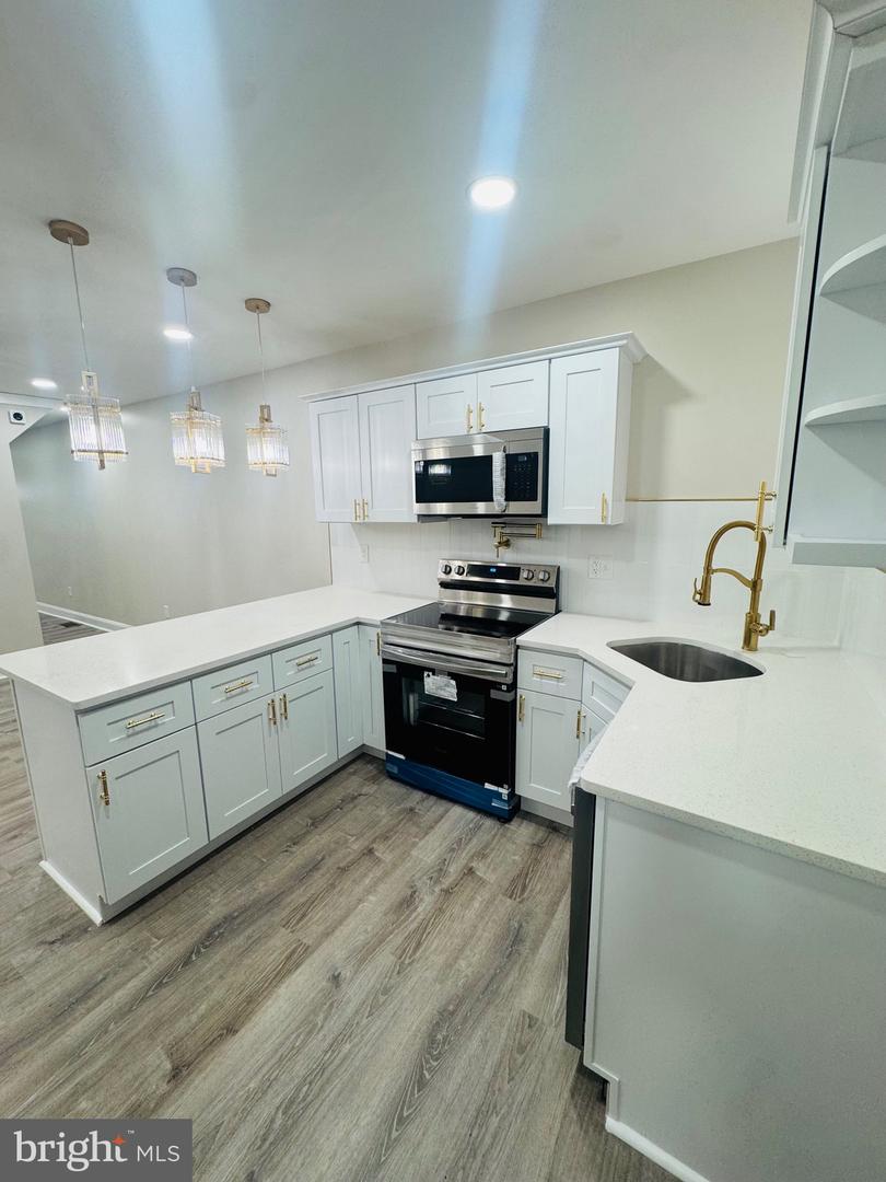 1840 73rd Ave Property Photo 11