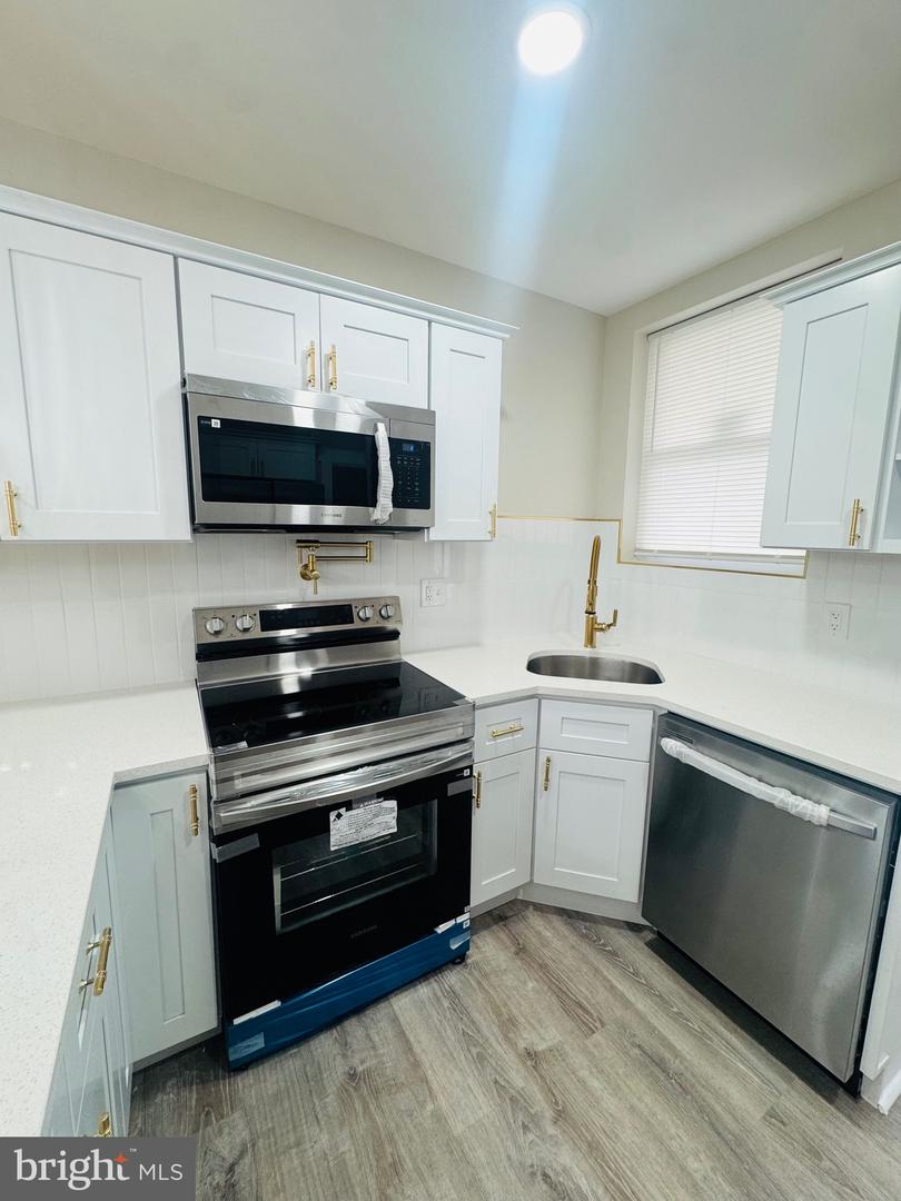 1840 73rd Ave Property Photo 17