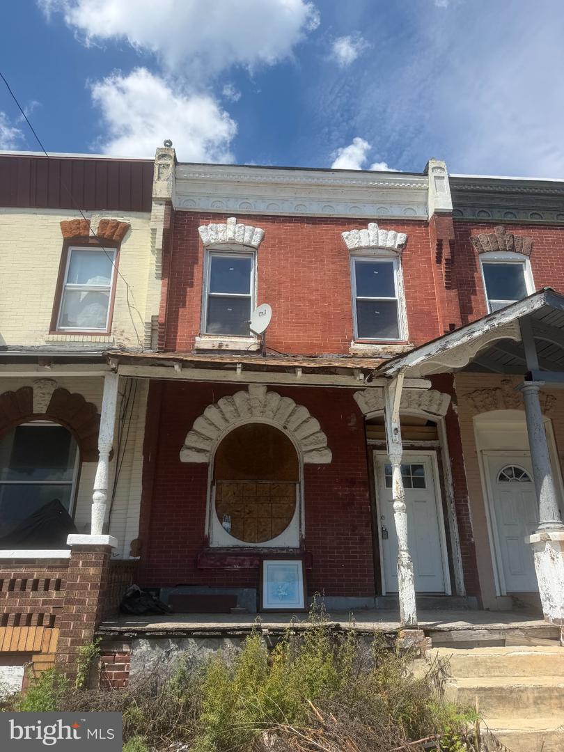 4047 Poplar St Property Photo 1