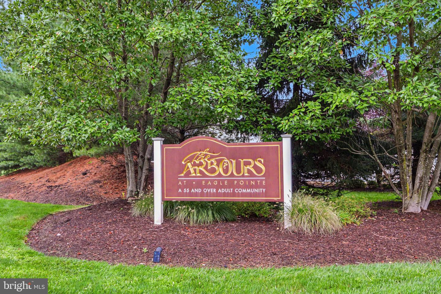 15070 Dahlia Dr Property Photo 3