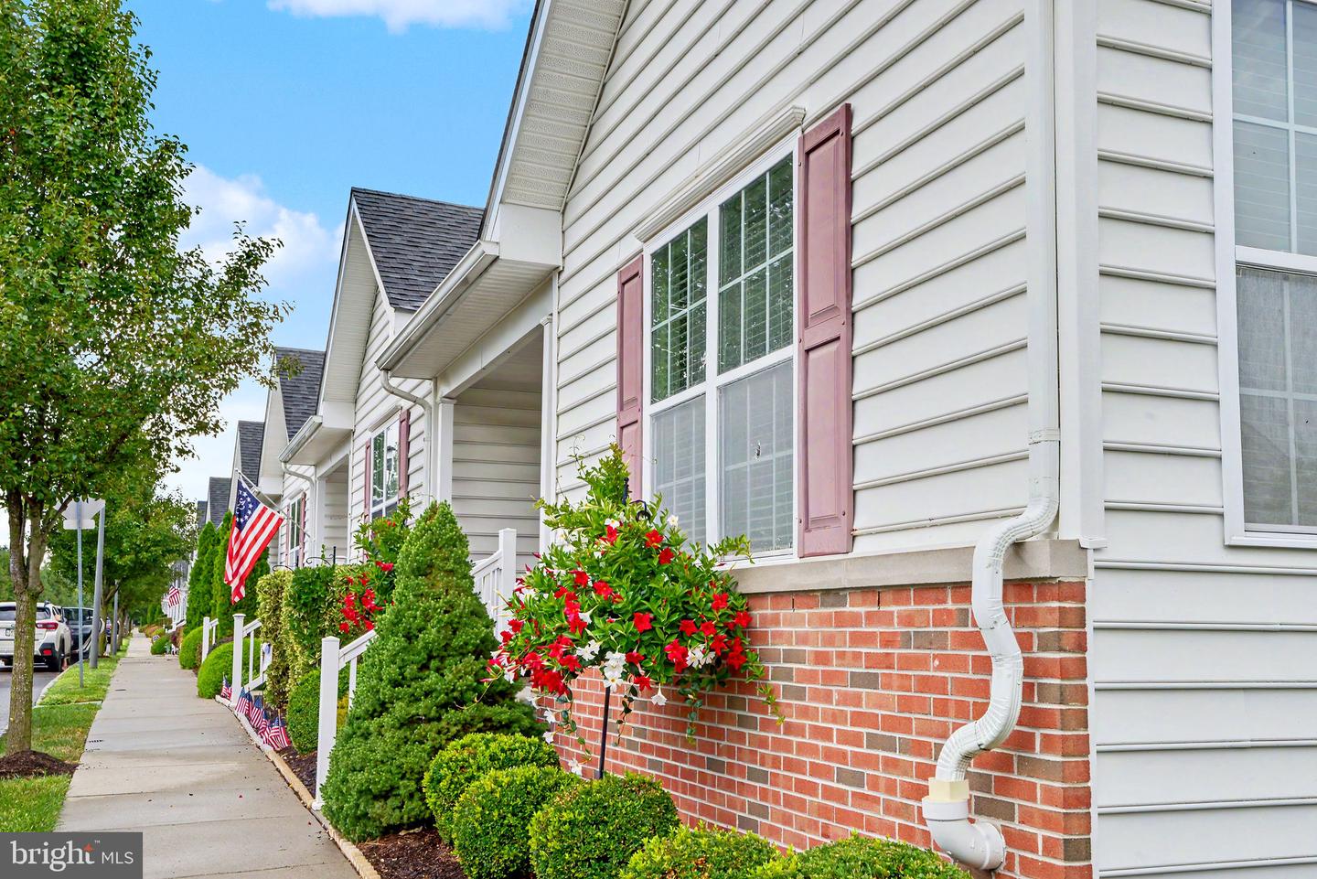 15070 Dahlia Dr Property Photo 4