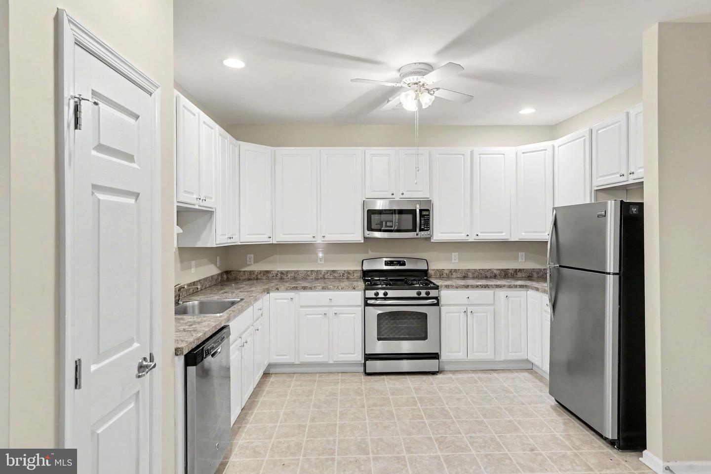 15070 Dahlia Dr Property Photo 9