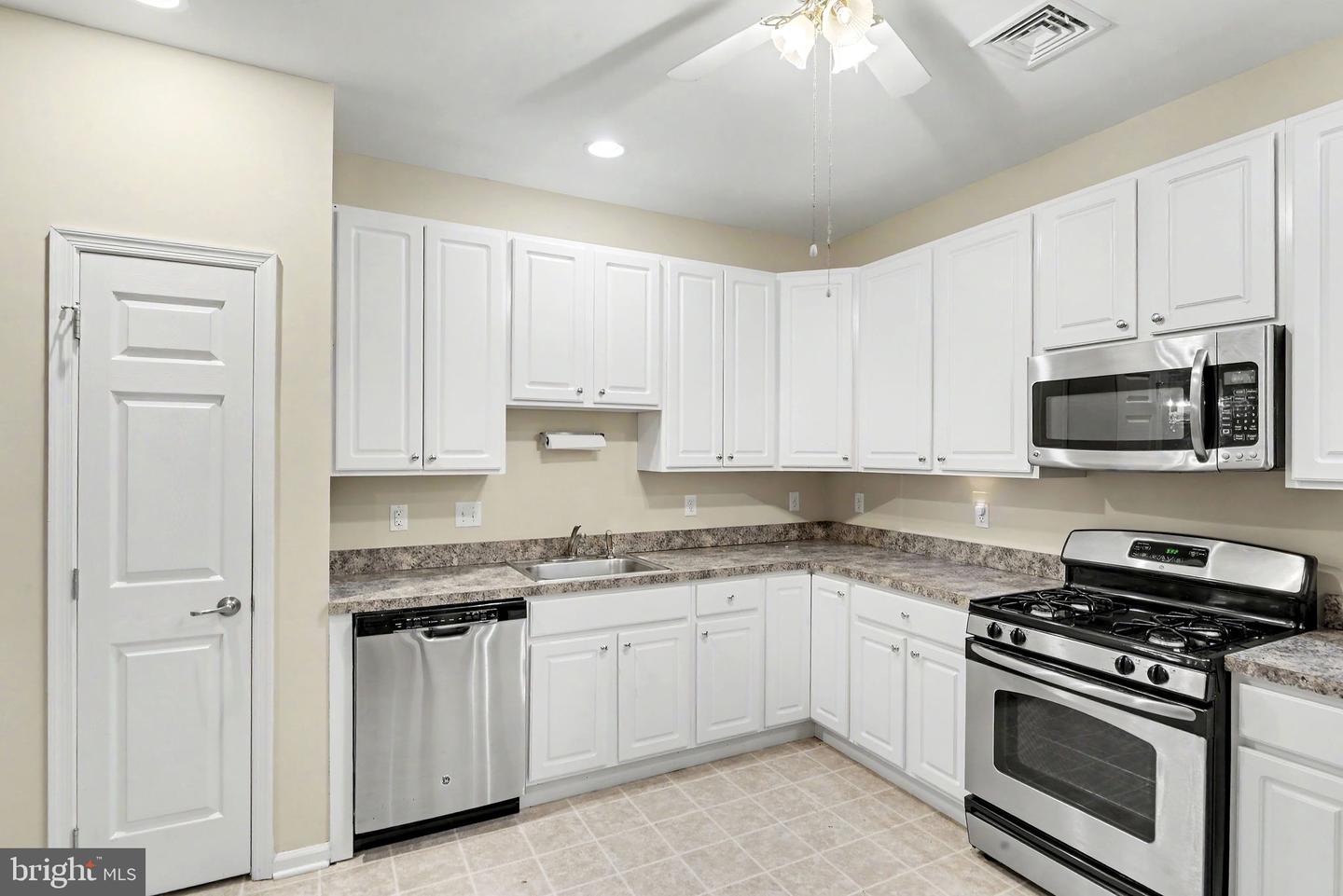 15070 Dahlia Dr Property Photo 10