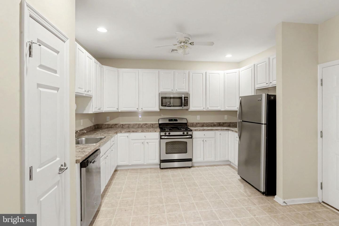 15070 Dahlia Dr Property Photo 13