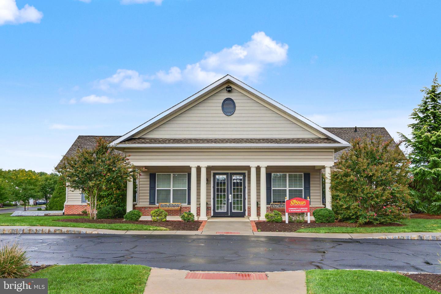 15070 Dahlia Dr Property Photo 25