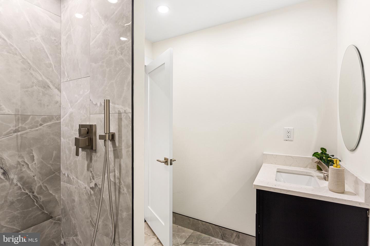 6995 Pechin St #unit 8 Property Photo 9
