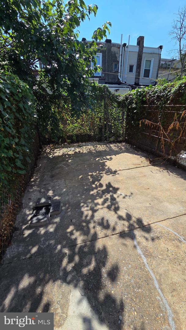 1810 E Albert St Property Photo 6