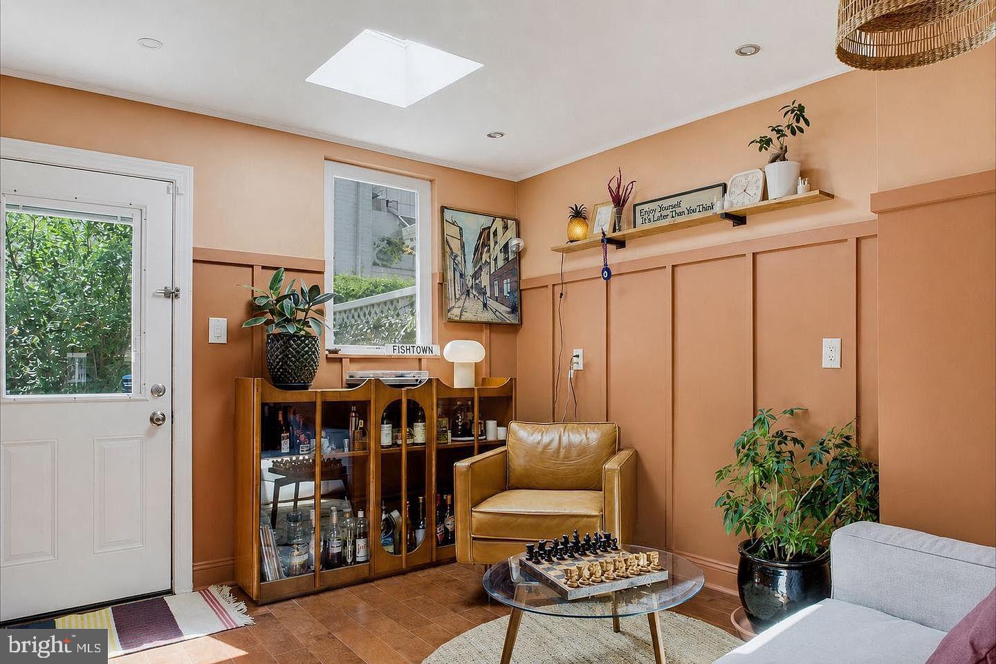 2356 E York St Property Photo 3