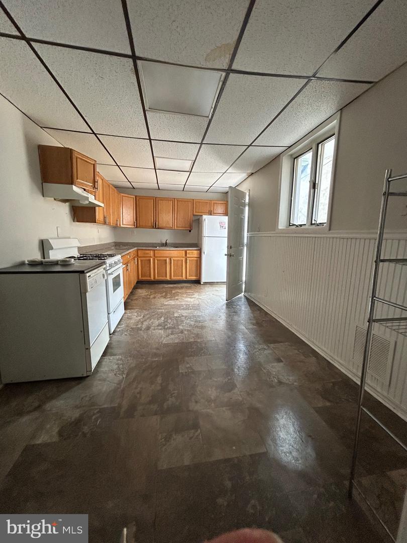 540 Fernon St Property Photo 4