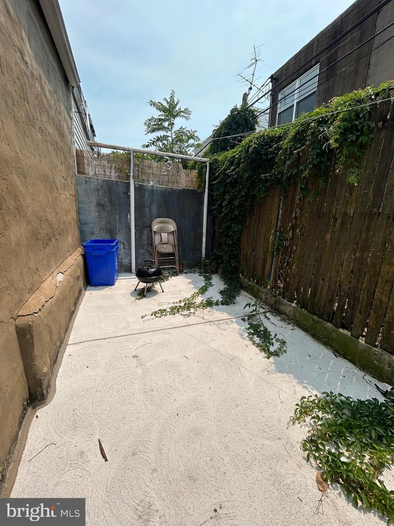 540 Fernon St Property Photo 7