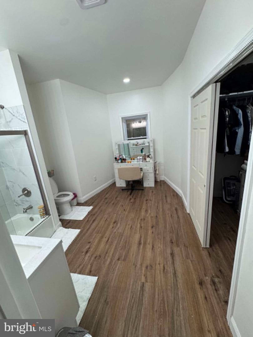 1542 Diamond St Property Photo 11