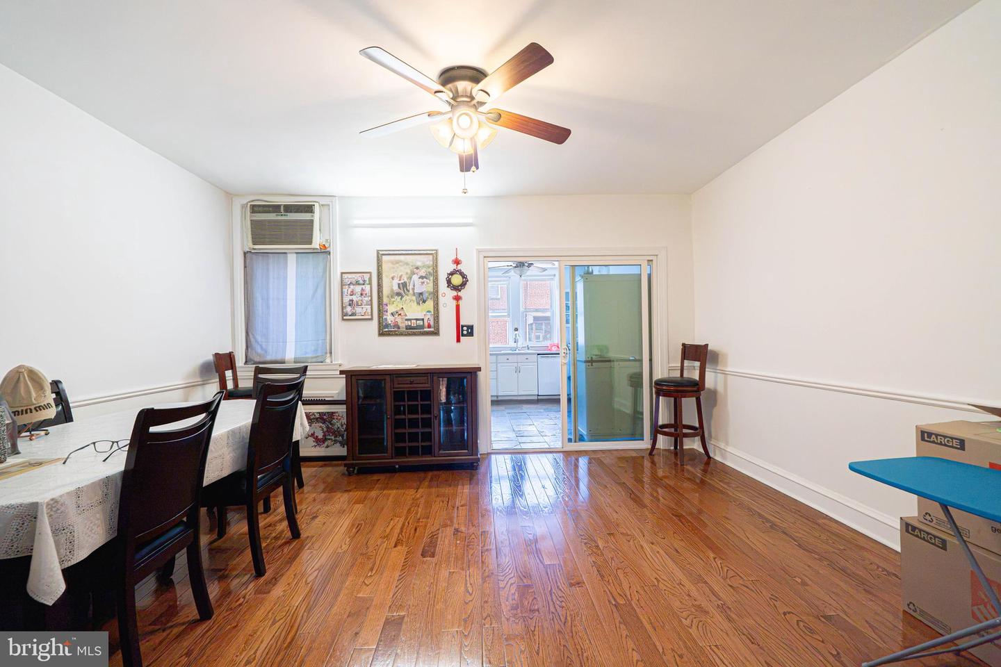 3241 Wellington St Property Photo 6