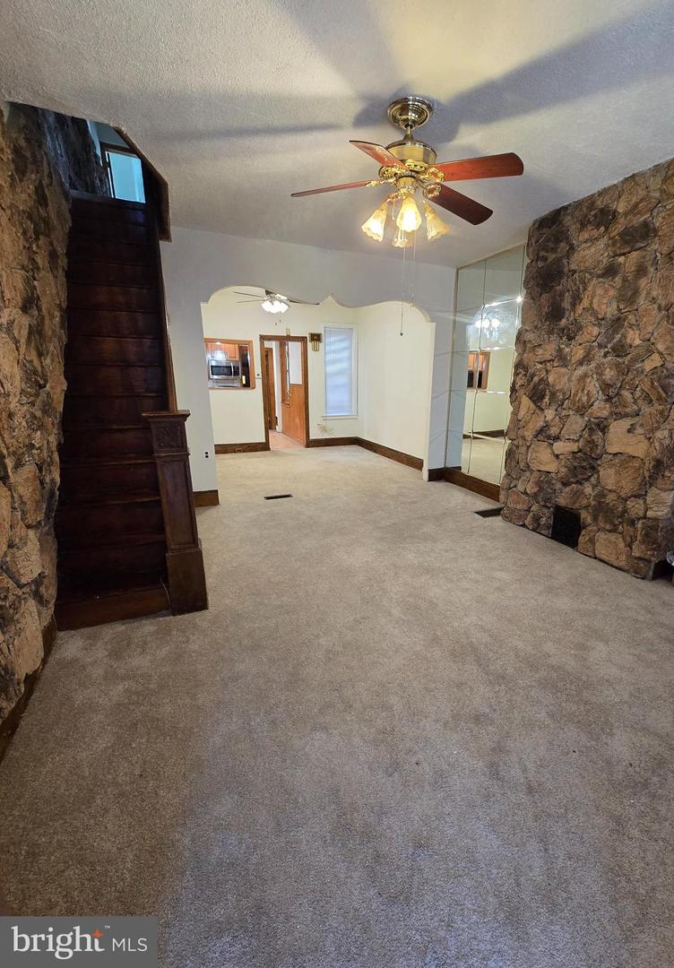 5533 Poplar St Property Photo 2