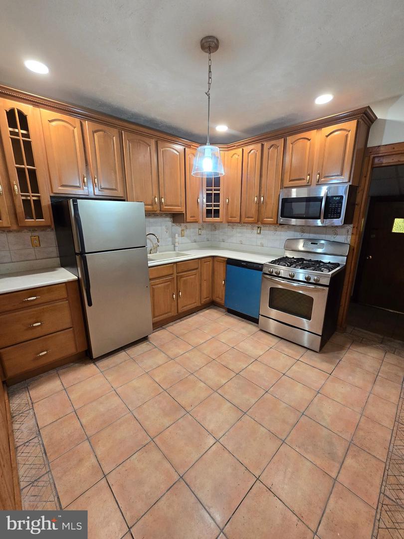 5533 Poplar St Property Photo 4