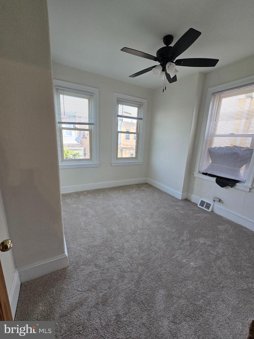 5533 Poplar St Property Photo 8