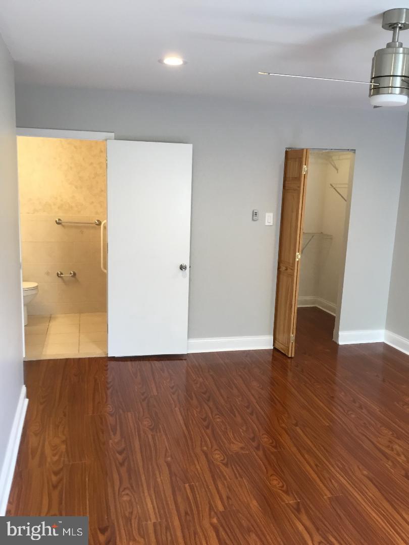 44203-00 Delaire Landing Rd #203 Property Photo 15