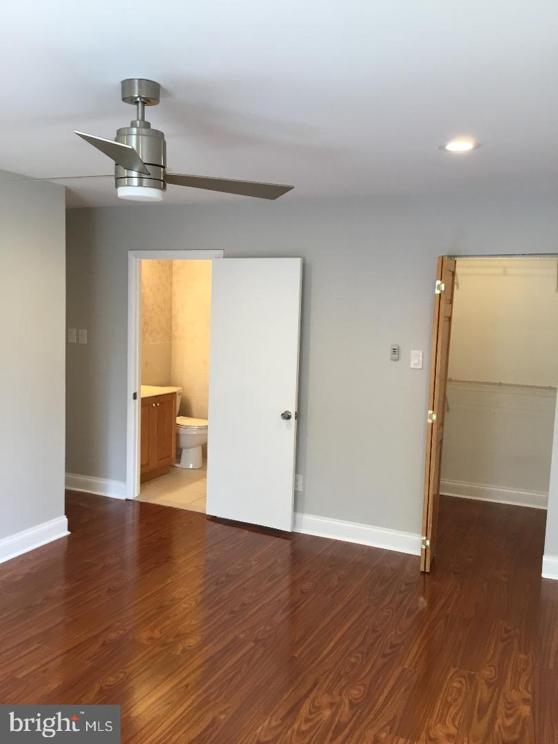 44203-00 Delaire Landing Rd #203 Property Photo 16