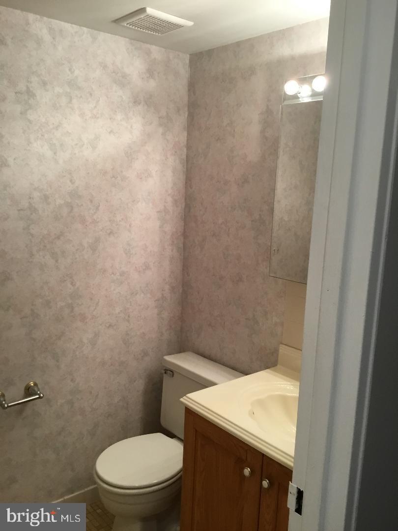 44203-00 Delaire Landing Rd #203 Property Photo 20