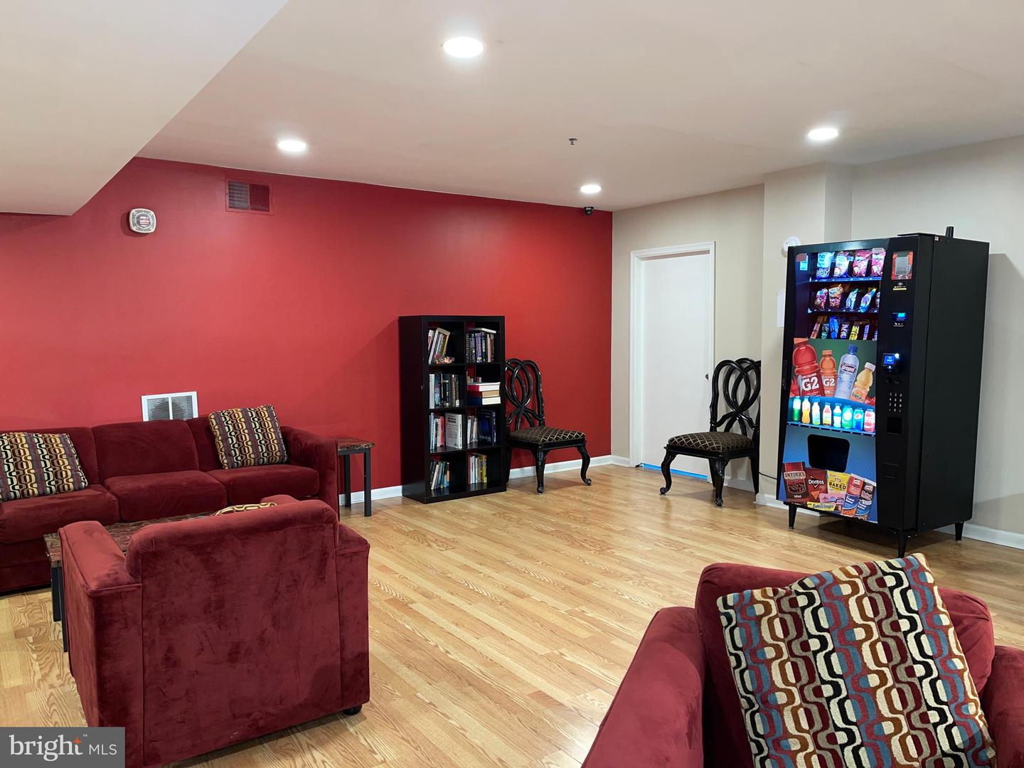 1324 Locust St #206 Property Photo 34